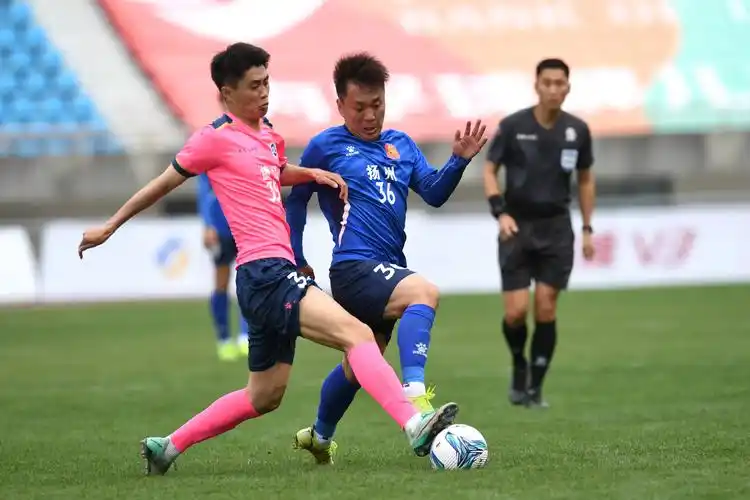 欧冠对决：巴黎圣日耳曼 VS 曼城